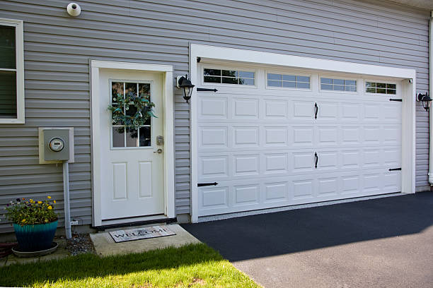 24/7 Emergency Garage Door Panel Replacement experts in Hugoton, KS